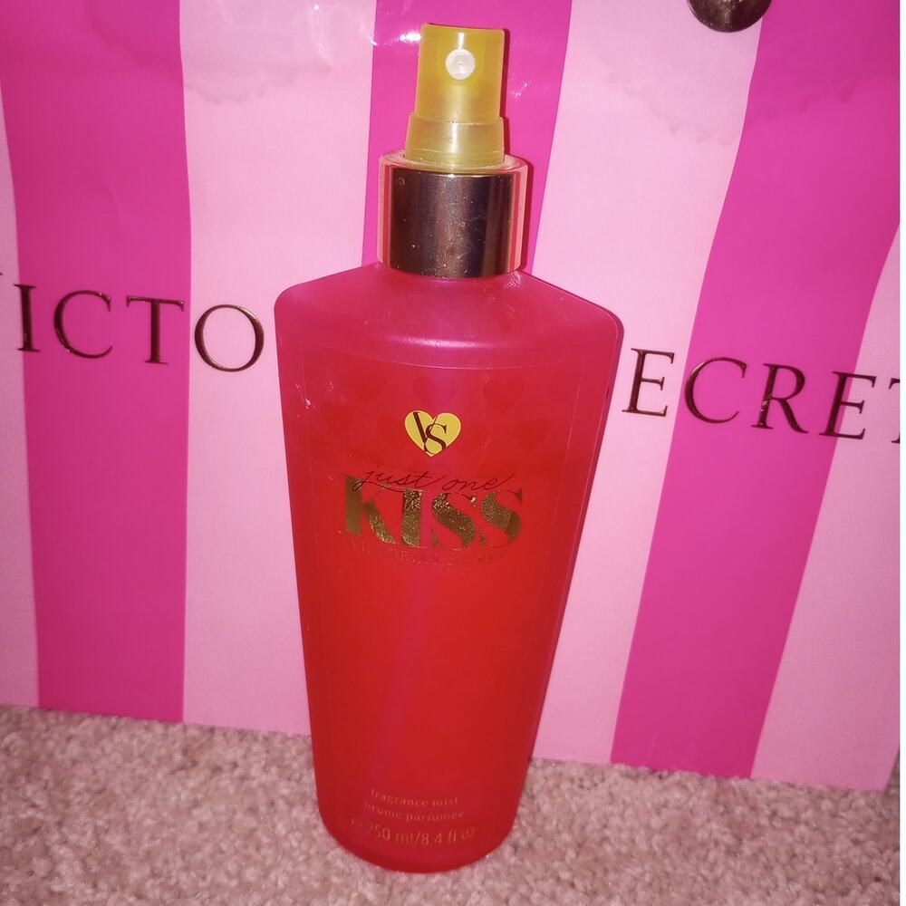 2/$25 Victoria's Secret‎ Discontinued Fragrance Spray 8.4oz Just One Kiss